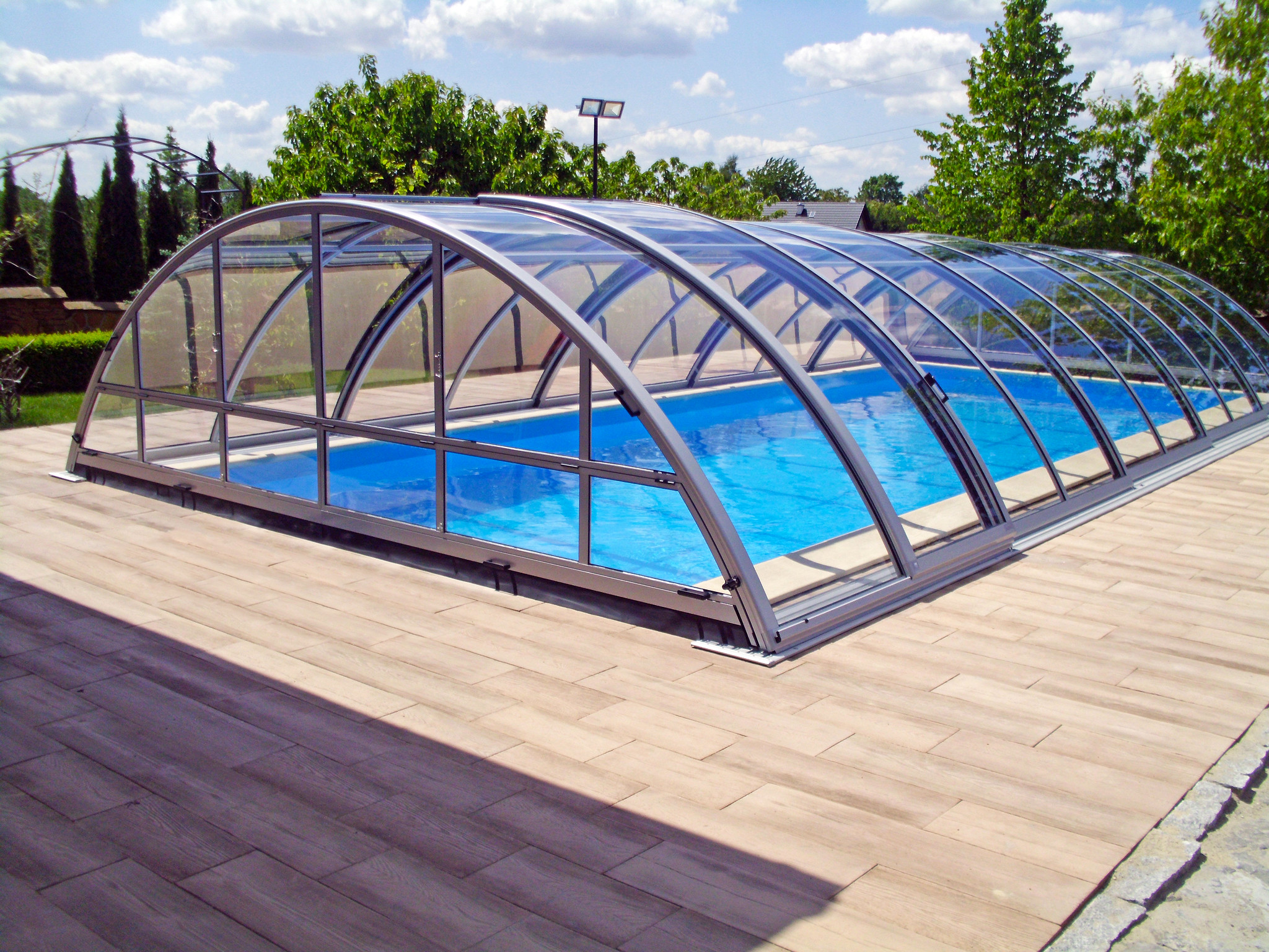 Pool enclosure UNIVERSE NEO™ | Classic design with modern features